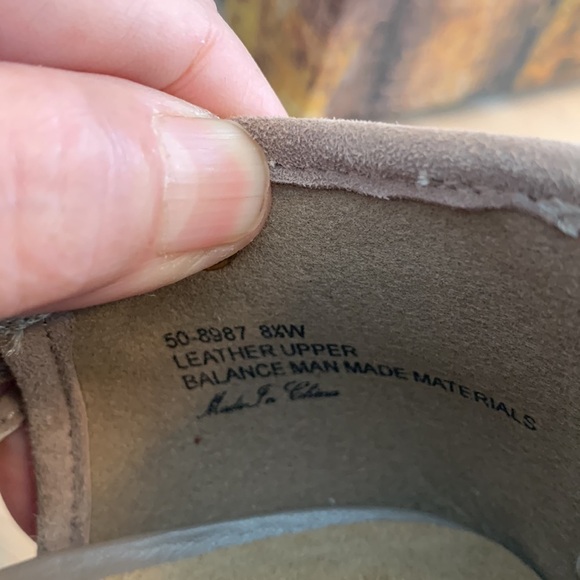 Bella Vita Leather booties, open on side, zipper in back, new in box Sz 8.5W - Picture 10 of 12